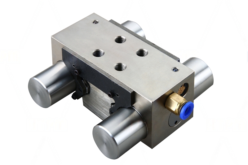 常閉氣壓鉗制器